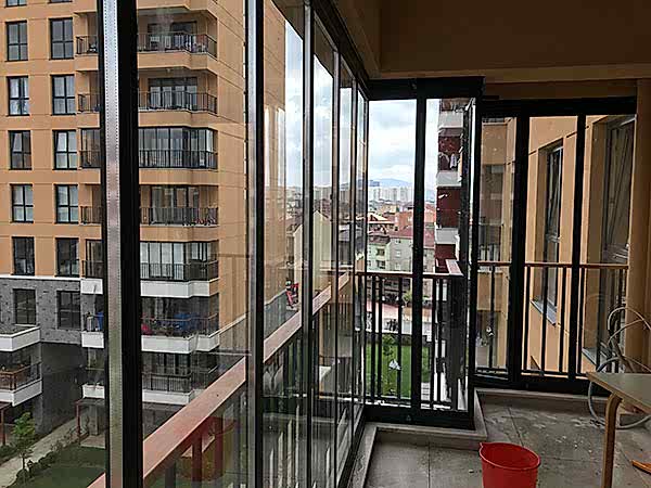 Sinpaş Aydos Country C.Blok K.4 İc Sag Görünüm Isı Camlı Cambalkon